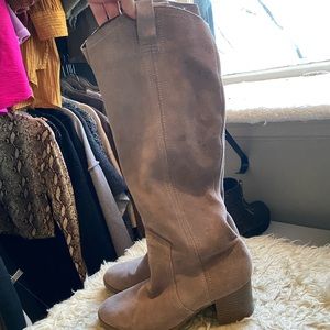 Suede boots. White mountain brand, size 8.